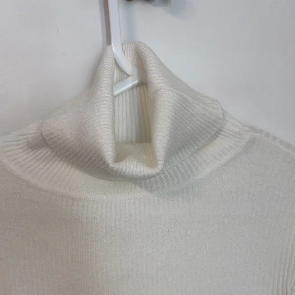 White Fitted Ribbed Long Sleeve Tee - Picture 3 of 4
